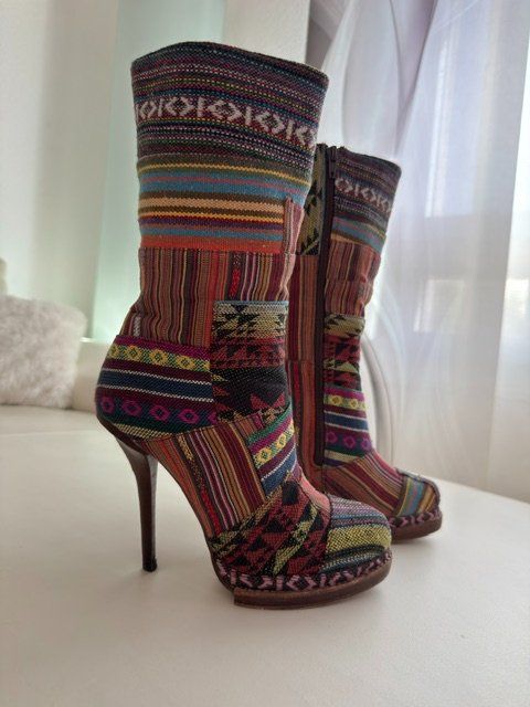Scarpe da donna: Bunte Patchwork-Stiefel Gr. 38 Boho-Style Sommer - Herbst – Usato da Niederhasli venduto da Arena15 1