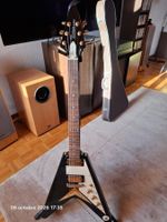 Brian by Bacchus Flying V Black / Gold + coffre + câble