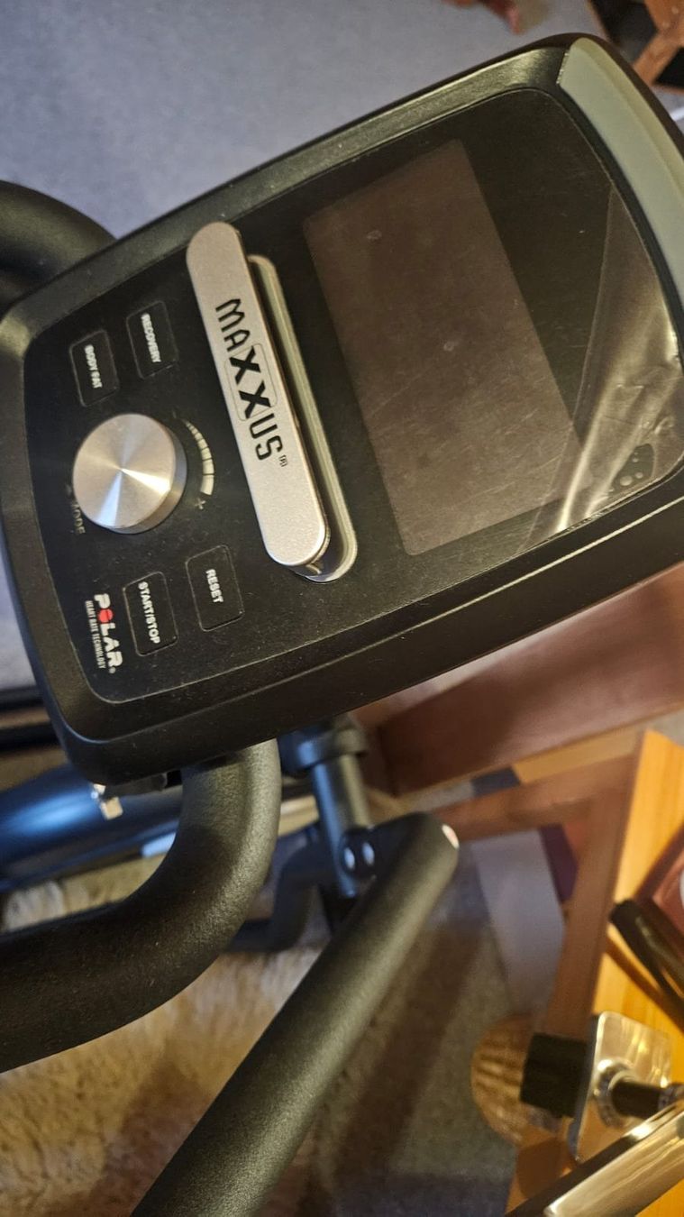 Maxxus Vélos d'appartement: Defekter Maxxus-Crosstrainer an Bastler zu verschenken – Défectueux à Elgg par pas_v8z8 3