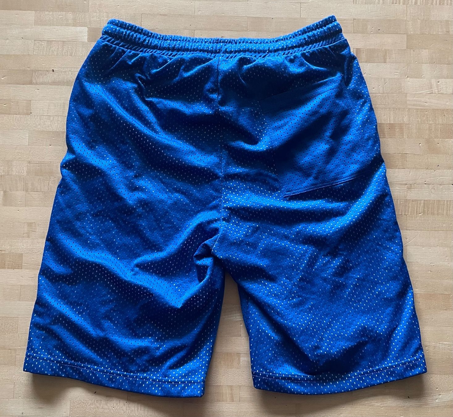 Benetton Hosen: Benetton Shorts, Gr. 176 oder 164, Top Zustand! – Gebraucht aus Winterthur von crave 3