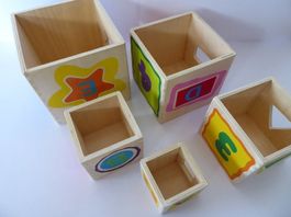 5 Spielzeug Holzboxen Würfel zum Sortieren, gebraucht