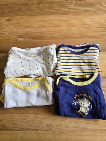 Lot de 4 bodys manches courtes taille 56/62🐵