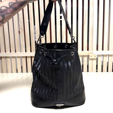 Maison Mollerus Beuteltasche Bucket leather Bag Schwarz