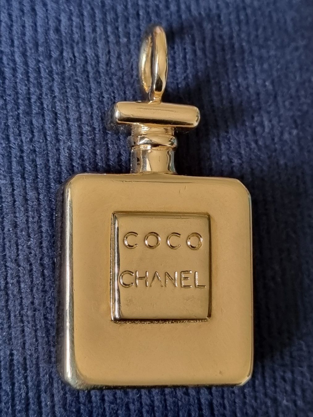 Chanel Catenine: COCO CHANEL  ANHÄNGER KETTENGÜERTEL – Usato da Schaffhausen venduto da Leveron13 6