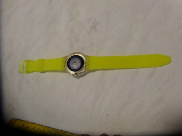 Swatch Montres: S.WATCH  HEREN GRÖÖSE UHR.QUARTZ.SWISS MADE.LÄÜFT--35x45 – D'occasion à zürich par ahmad01 3