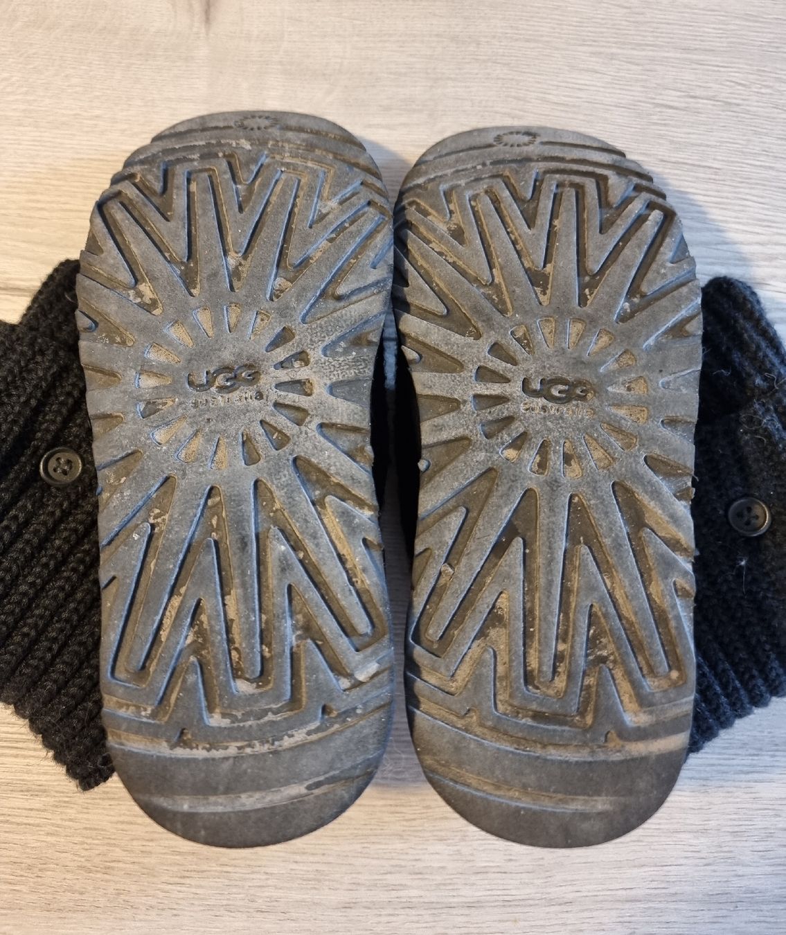 Ugg Damenschuhe: Bottes UGG Cardy – Gebraucht aus st-Léonard von Pegaze0 2