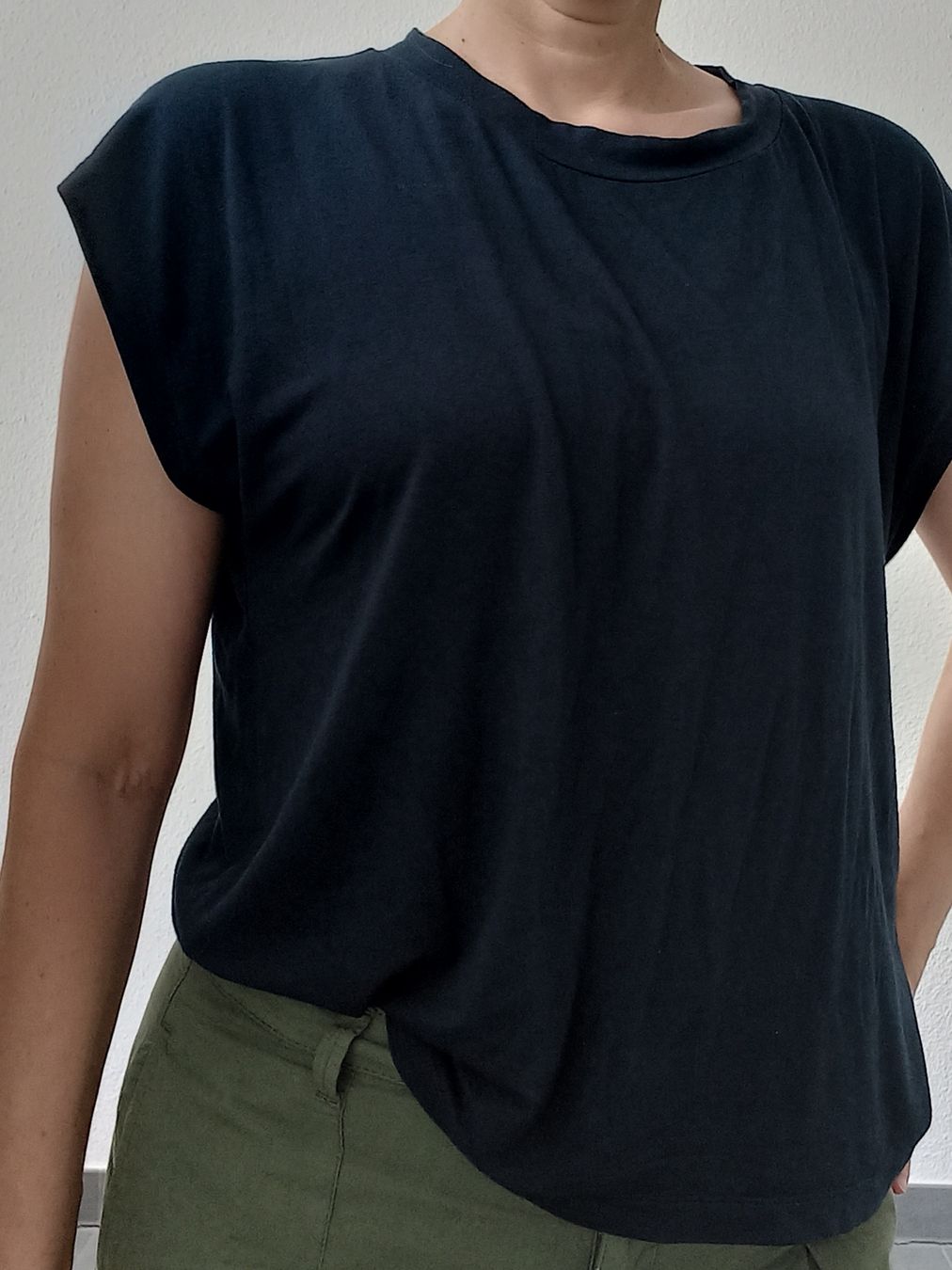 T-Shirts: Tshirt von "Kauf dich glücklich" – Neu (gemäss Beschreibung) aus Sissach von DenJoe 1