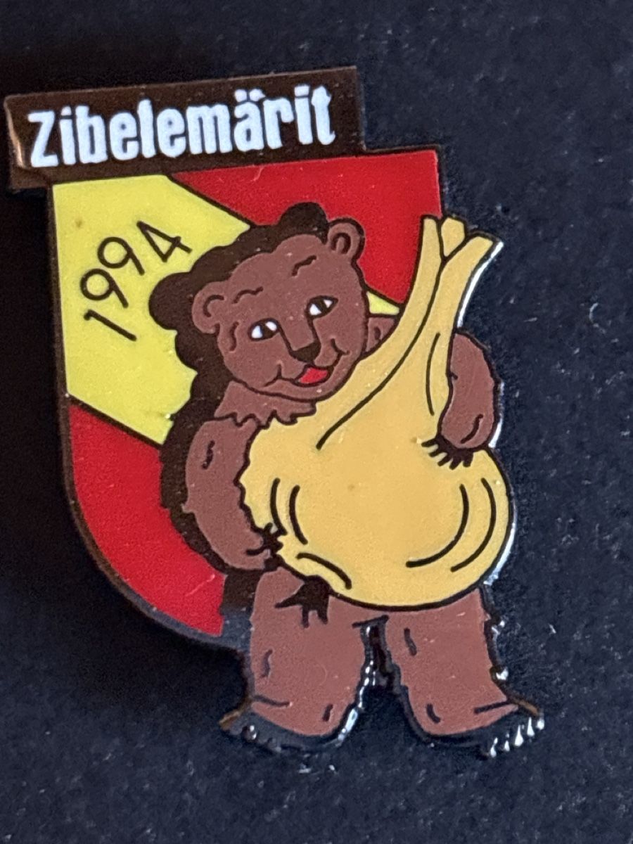Swiss Plaquettes & Badges: Pin Berner Zibelemärit – D'occasion à Lützelflüh-Goldbach par NicoleL.
