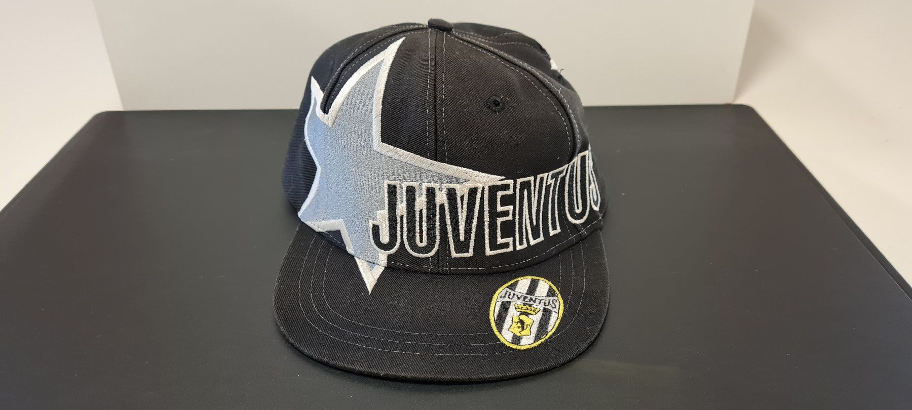 Kappa Copricapi, berretti & cappellini: Original Juventus Cap Kappa 1996/1997 – Nuovo (secondo la descrizione) da Bischofszell venduto da Bischou