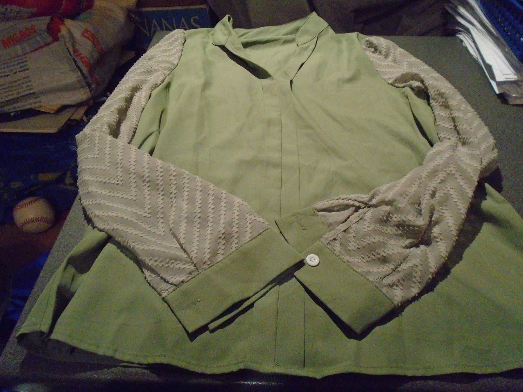 Chemisiers: Pullover/Bluse Grösse 38, Grefit, schilfgrün – D'occasion à Zürich par Motzkuh