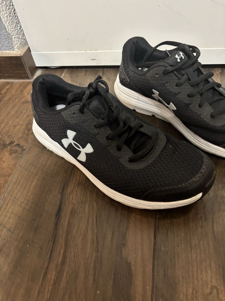 Under Armour Chaussures hommes: Under Armour Turnschuhe – D'occasion à Wimmis par Soccerfanshop 1