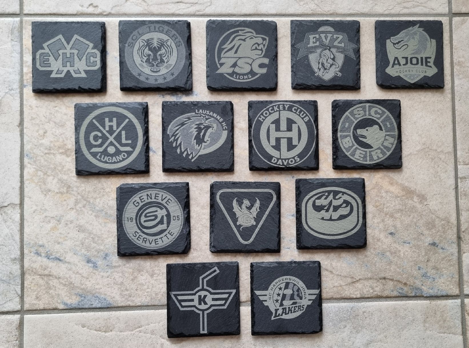 Untersetzer: Schweizer Eishockey Logo's auf Schiefer Untersetzer 4er Pack – Neu (gemäss Beschreibung) aus Rottenschwil von tob_h7ld