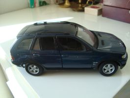 BMV X5 en modèle réduit Maisto
