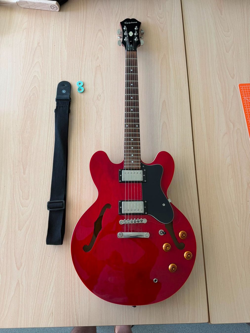 Epiphone Musikinstrumente: Magnifique Epiphone ES-335 Dot Cherry – Gebraucht aus La Chaux-de-Fonds von inf_gt2x