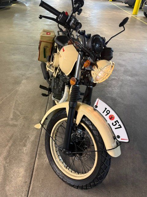 Mash Route: Motorrad MASH Desert Force 400 mit Auspuffbändern – Neuf (Voir description) à Siebnen par goodies01 2