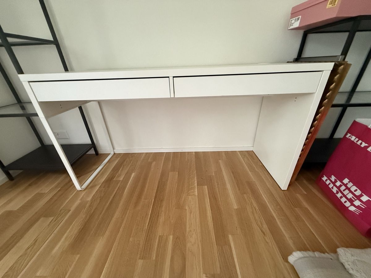 Ikea Schreibtische: Schreibtisch mit 2 Schubladen – Gebraucht aus Reinach BL von vic_t5l5