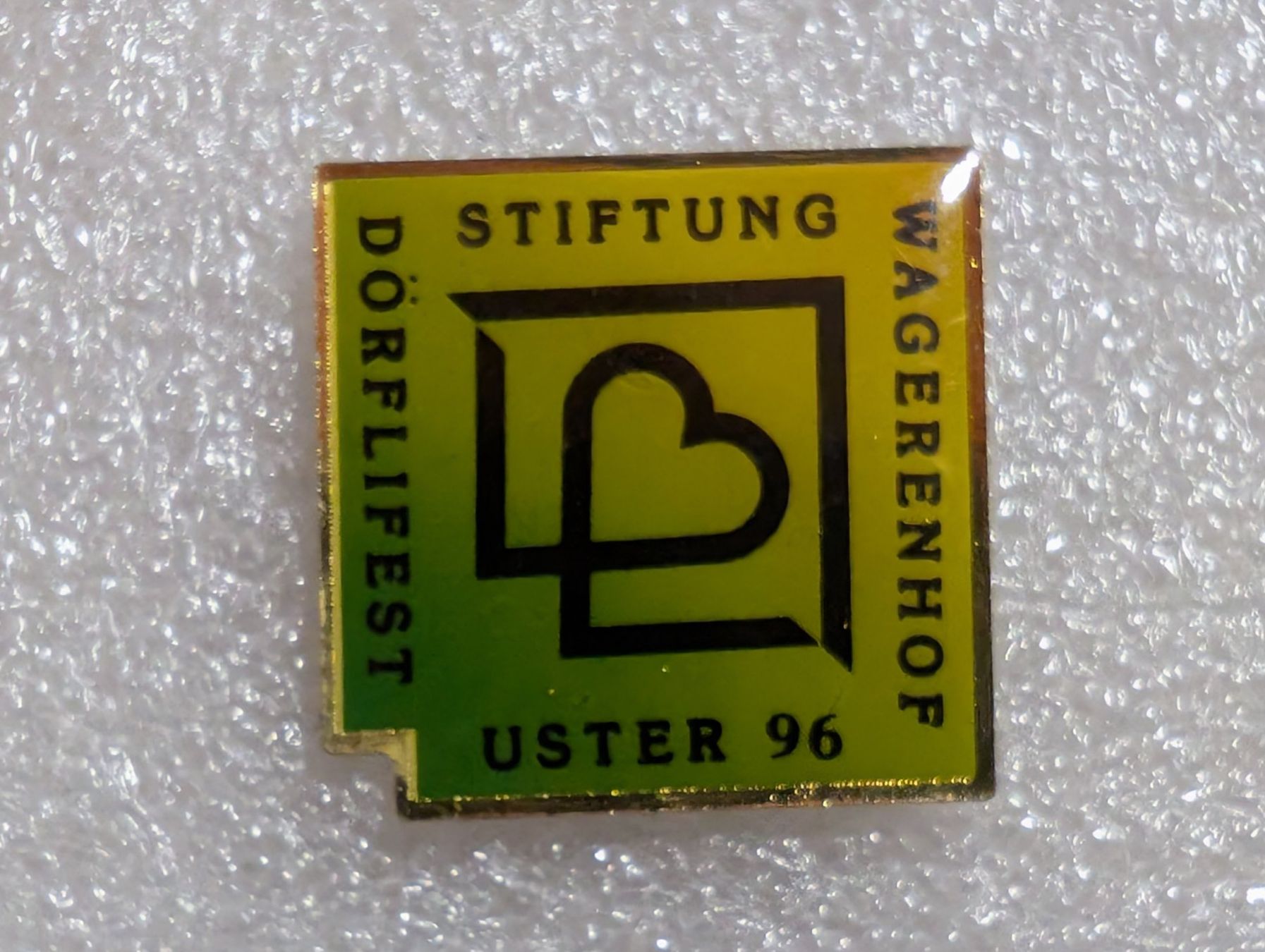 Plaketten & Abzeichen: Ansteckpin 153: Stiftung Wagerendorf Uster – Gebraucht aus Oppligen von Pin-Fall-Shop