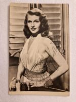 Rita Hayworth, Original Autogramm auf Postkarte s/w