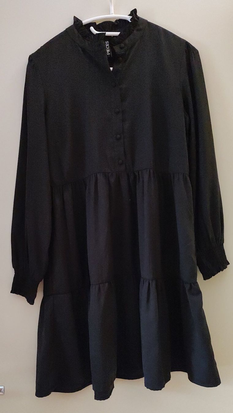 Vestiti: Robe noire fluide à volants, Peices, taille S, comme neuve – Usato da Marin-Epagnier venduto da Ebt99