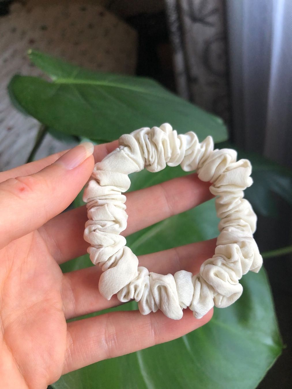 Accessori per capelli: Chouchou en 100% soie crème Scrunchie – Usato da St-Aubin FR venduto da Tiweety 4