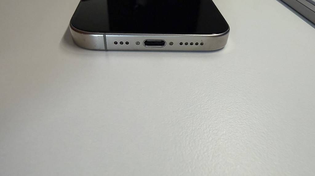 Telefoni cellulari / Smartphones: Iphone 15 Pro 128GB – Usato da Oberglatt ZH venduto da shalareb 3