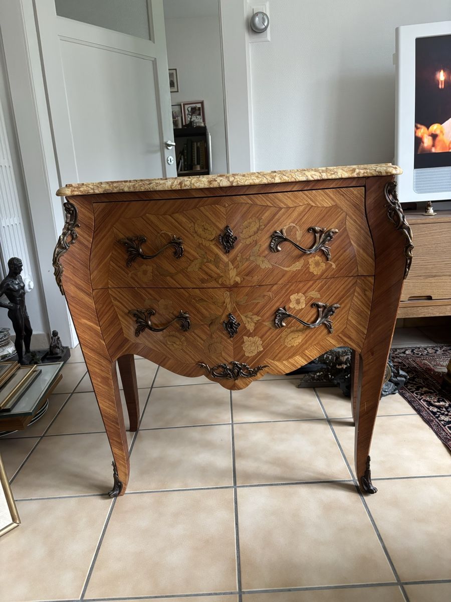 Cassettiere: Commode ancienne marquetée, dessus marbre, style Louis XV – Usato da Buttes venduto da ButtA15 6