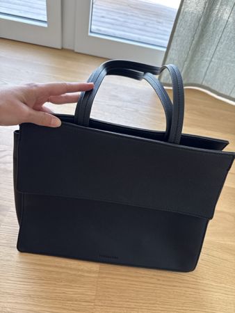 Trussardi Tasche, neuwertig, schwarz, ideal für den Herbst