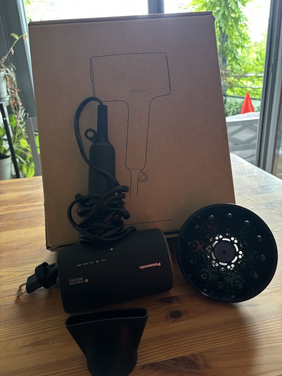Panasonic Föhn: Sèche-cheveux Panasonic Nanoe noir avec accessoires – Neu und originalverpackt aus Veyrier von Coco2019 1