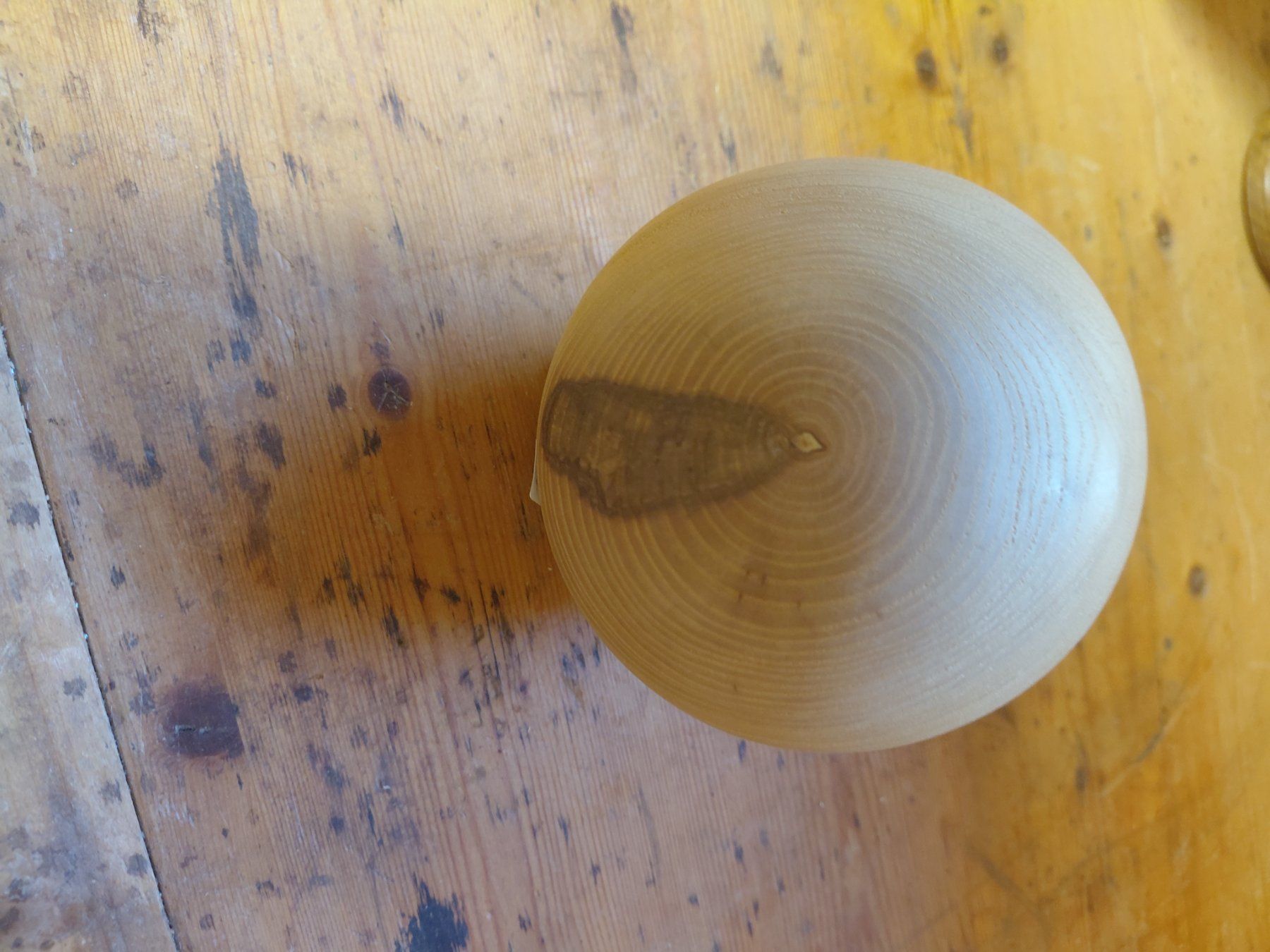 Articles en bois: Holzkugel handgedrechselt Dekoobjekt – D'occasion à Schalunen par Caremager 1