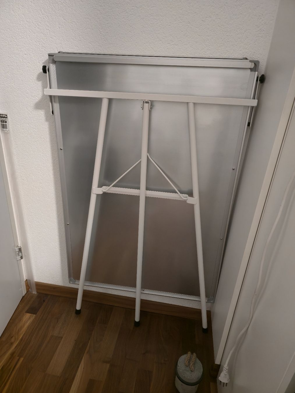 Lavagne: Flipchart Whiteboard mit Dreibein-Stativ nie gebraucht – Nuovo (secondo la descrizione) da Solothurn venduto da Delirio82 1