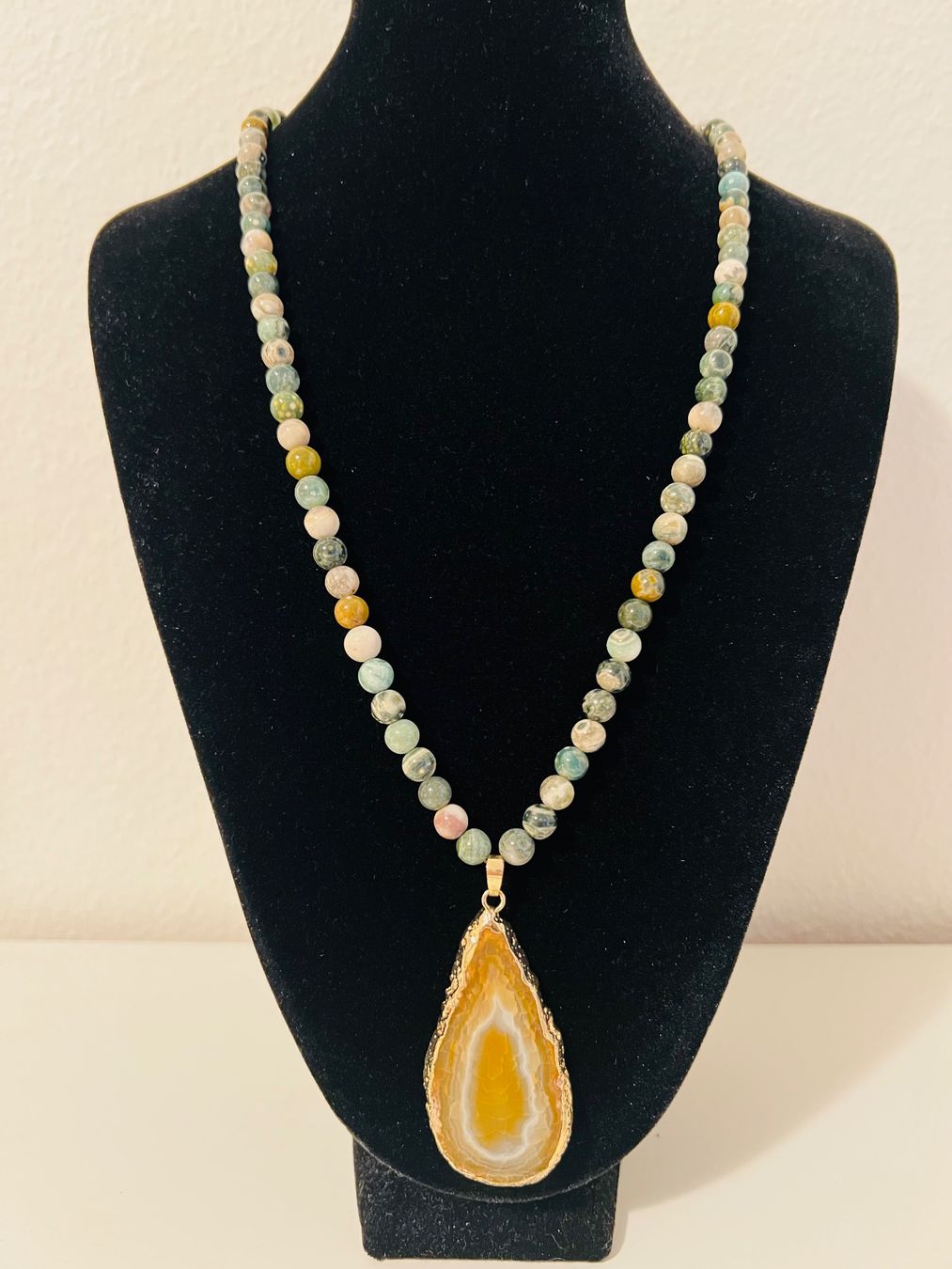 Ketten: Agate Pendant Necklace – Neu und originalverpackt aus Rüschlikon von topswissvintage