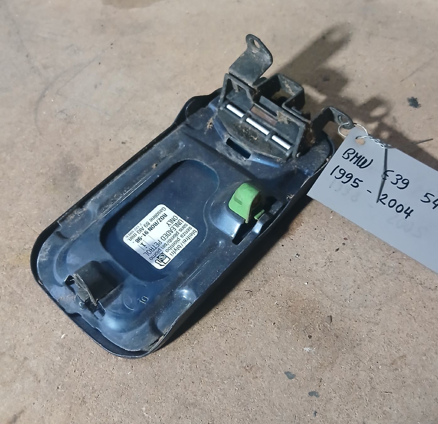 BMW Tutti pezzi di ricambio auto: Trappe réservoir BMW E39 540  – Usato da la heutte venduto da Auto-stock 1