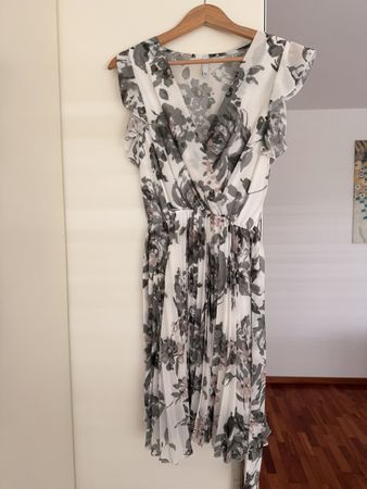 Kleid Blumenmuster weiss/grau S (wie NEU)