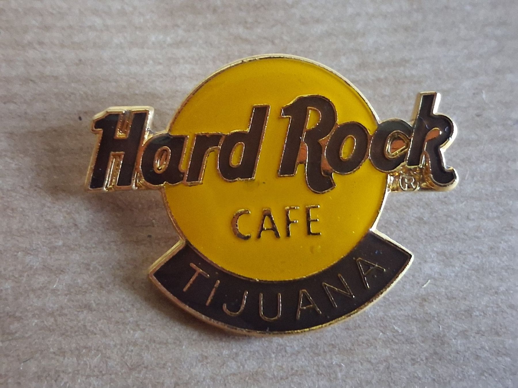Hard Rock Cafe Placchette & Badge: 2  Anstecker/Broschen Hard Rock Cafe & Teddys or Nothing – Usato da Hagendorn venduto da siwasi3 3