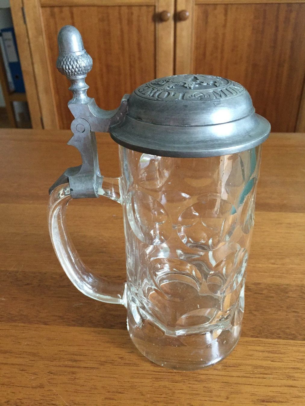 Gläser: Glas Bierkrug mit Zinndeckel Löwenbräu – Gebraucht aus Gossau ZH von peabo 1