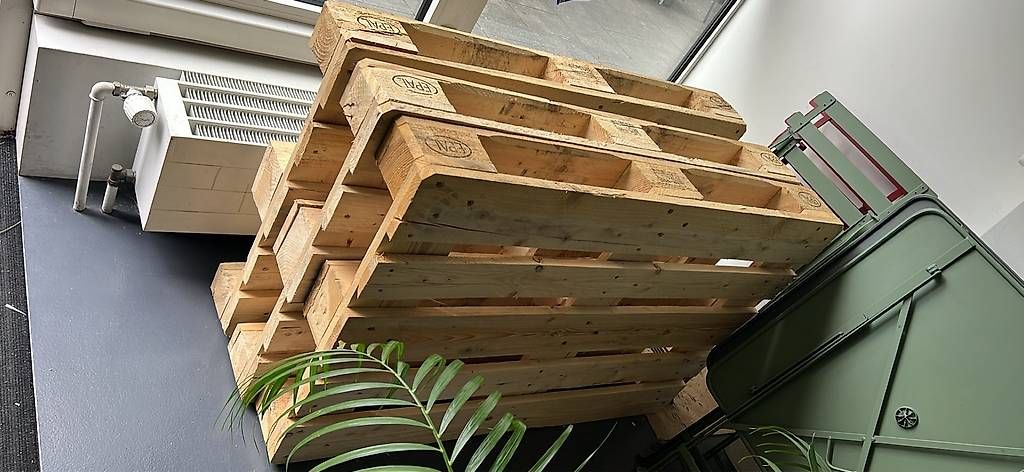 Pallets: 3 Palette en bois  – Usato da Lausanne venduto da litchi18
