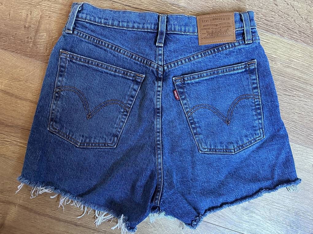 Jeans: Levi's Ribcage Short Jeans – Usato da Rupperswil venduto da az5_x87v 2