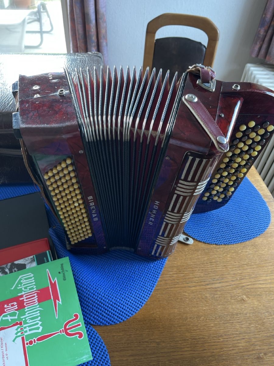 Strumenti musicali: Handorgel Hohner SIRENA 3 – Usato da neuenhof venduto da cocoros 5