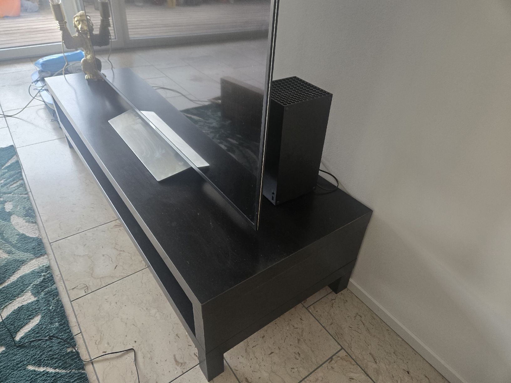 Mobili TV: Dunkler TV-Möbel mit Ablagefach – modern & robust – Usato da Zürich venduto da ang_2ggt 1