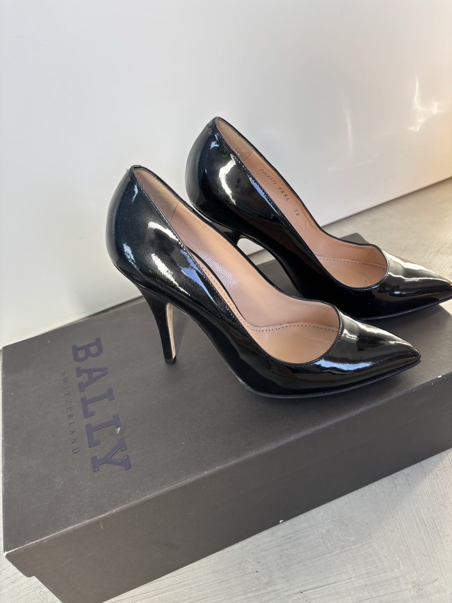 Bally Scarpe da donna: Bally Colette Pumps Lackleder Schwarz Gr.36 – Nuovo (secondo la descrizione) da Steinmaur venduto da aly_mhs6