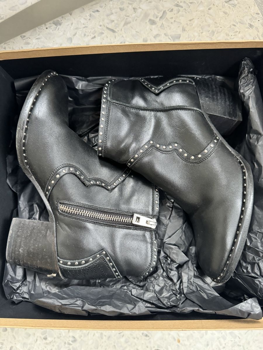 Zadig & Voltaire Scarpe da donna: Zadig&Voltaire Studded Leather Ankle Boots – Usato da Bevaix venduto da Charlene18 1