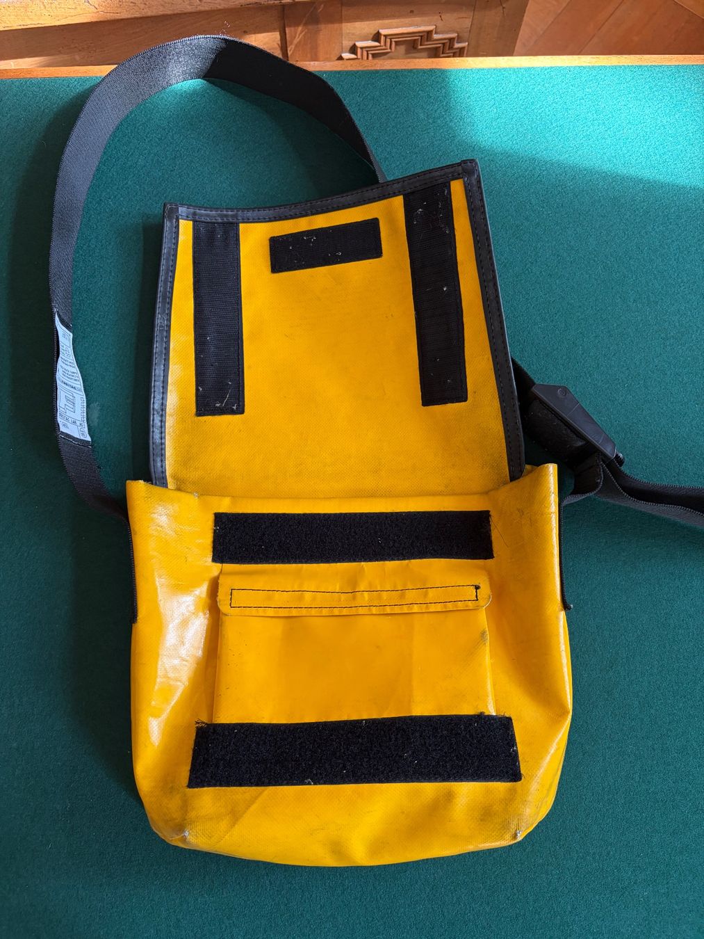Freitag Taschen: FREITAG Tasche   Farbe: Gelb, Schwarz – Gebraucht aus Interlaken von Bona55 9