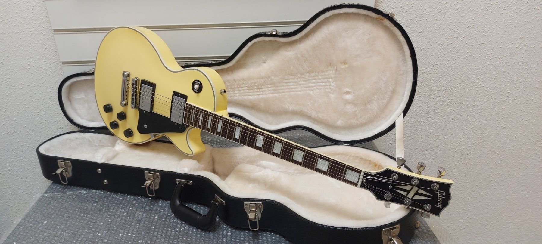 Gibson Strumenti musicali: Gibson Les Paul Classic Custom 2011, inkl.koffer – Usato da Glattbrugg venduto da Swissmusik
