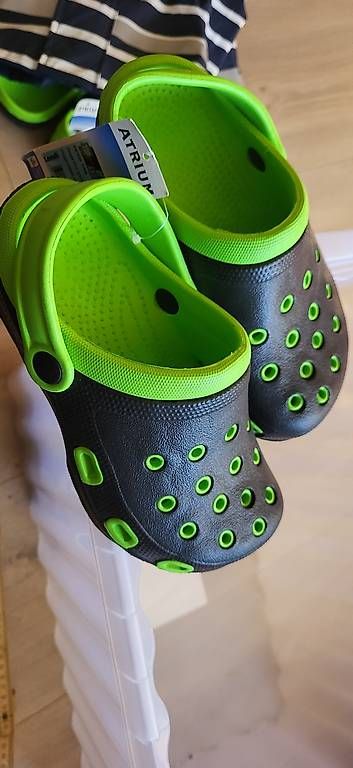Scarpe per ragazzi: Kinder Cloggs gr. 33 – Nuovo e nell'imballaggio originale da Schweizersholz venduto da fuchs06