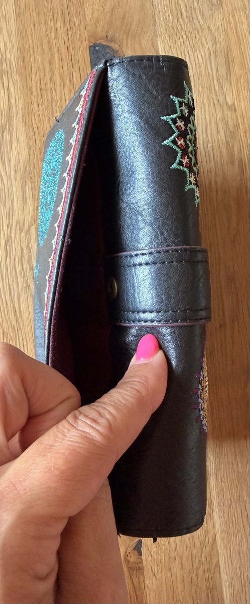 Desigual Portemonnaie: Portemonnaie DESIGUAL – Gebraucht aus Vorderthal von Naja710 5