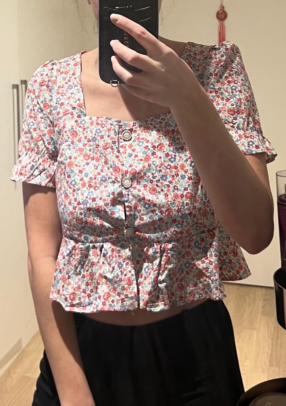Tops: Crop Top Blumenmuster aus Korea Grösse M – Gebraucht aus Zürich von lexi_alex 1