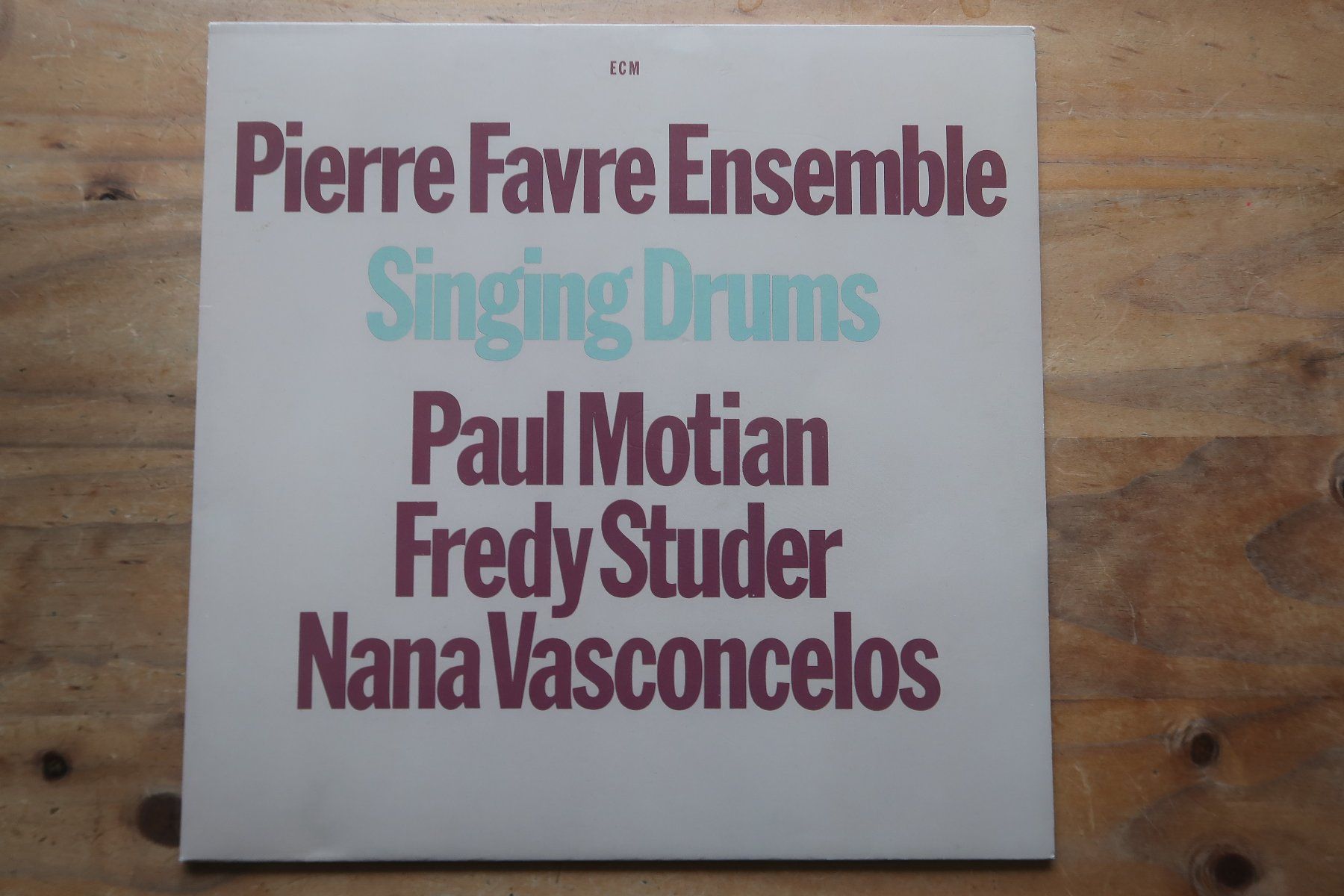 Dischi in vinile: PIERRE FAVRE ENSEMBLE - SINGING DRUMS - VINYL LP – Usato da Basel venduto da Patiscat