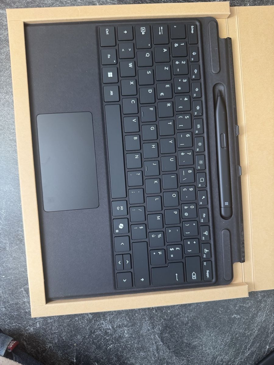 Tastaturen: Microsoft Surface Pro Tastatur mit Slim Pen neuwertig – Neu und originalverpackt aus Sursee von Fion 1