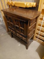 Buffet rustique en bois massif avec portes
