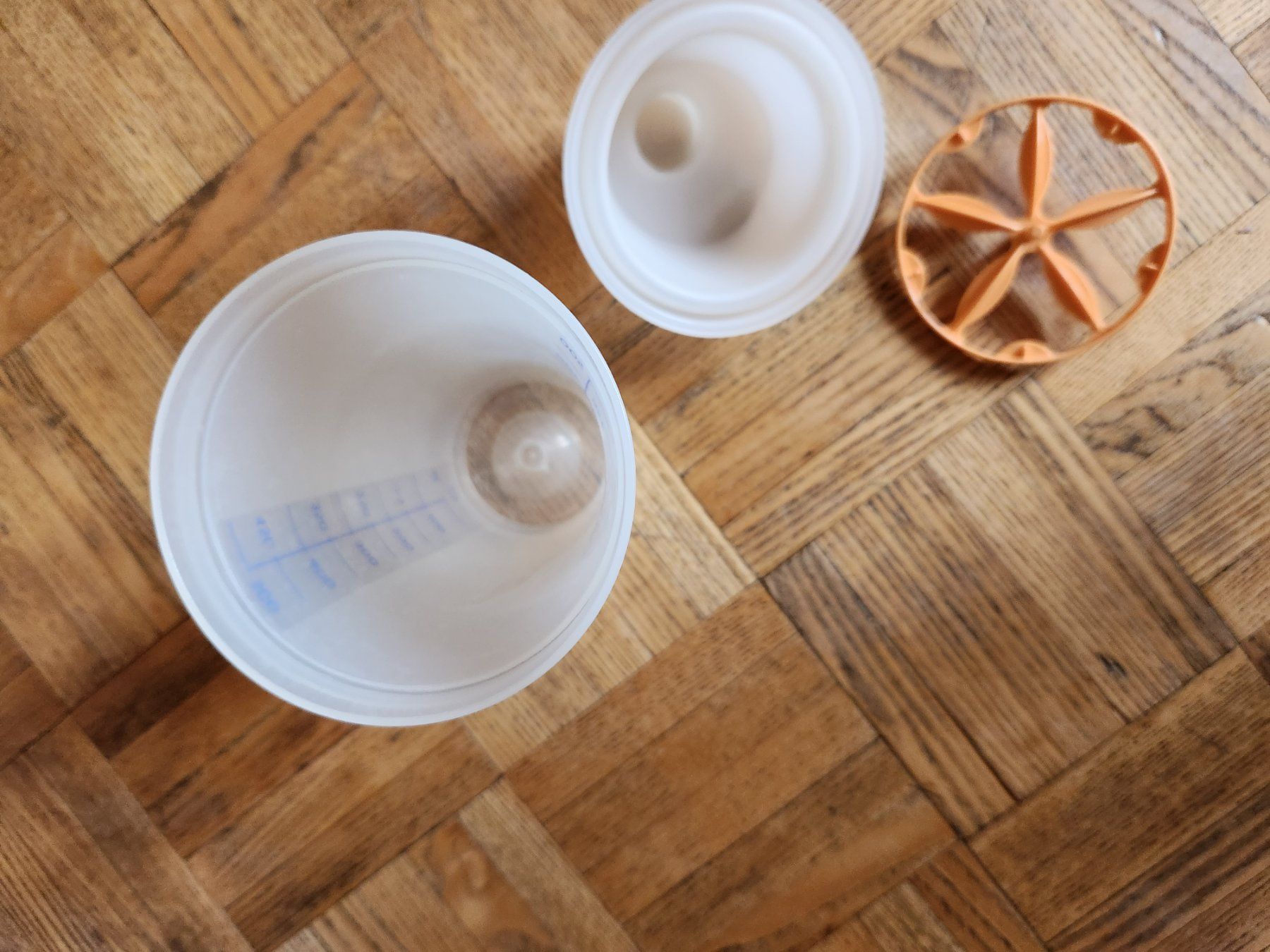Tupperware Behälter & Ähnliches: Tupperware Shaker 500ml mit Teiler – Gebraucht aus Gstaad von Kuhstall-2026 3